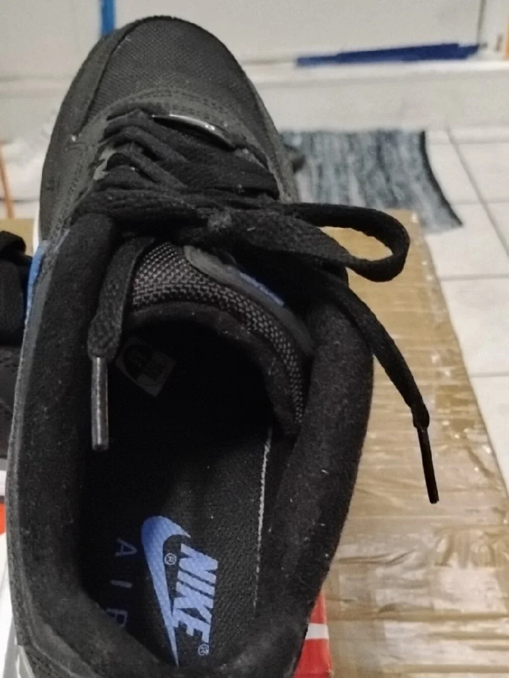 Nike Men's Black & Blue Air Max Sneakers